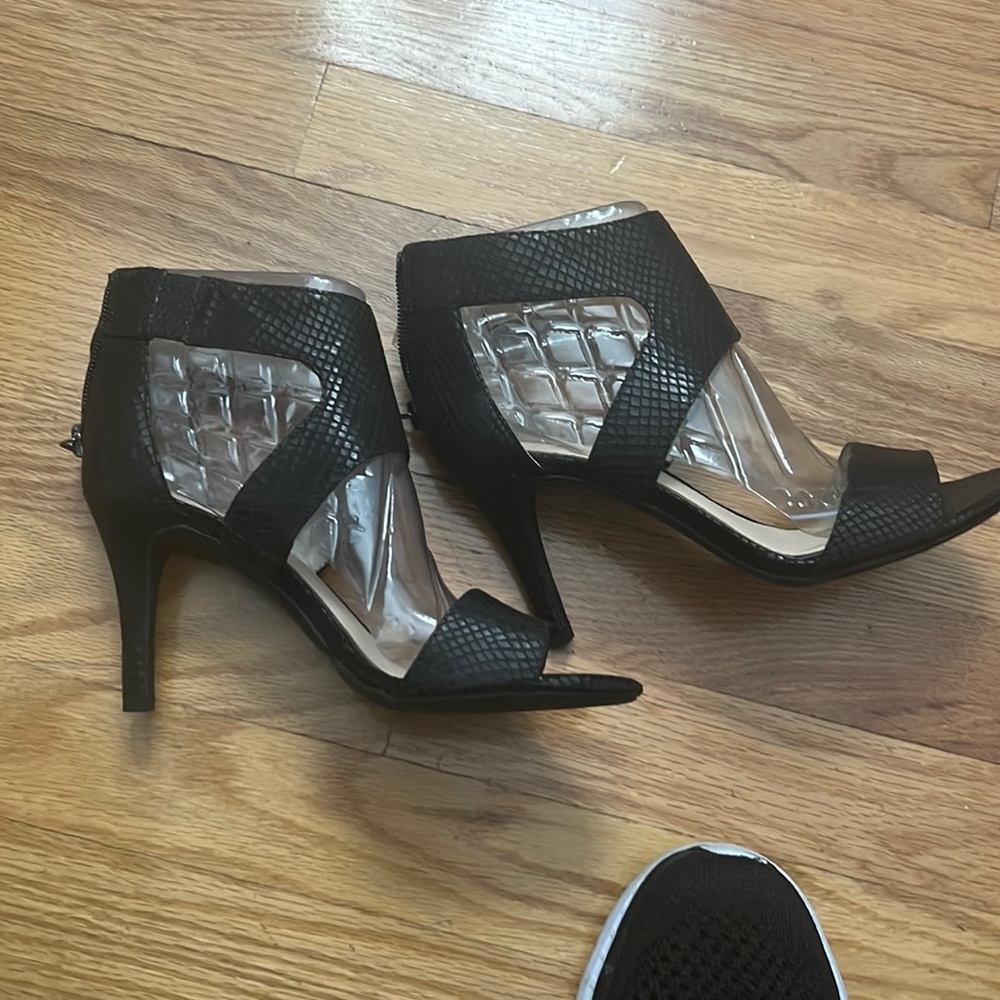 Jessica Simpson leather black heels size 6.